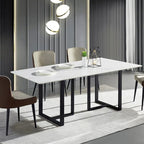 Table de salle à manger rectangulaire en pierre, style moderne et minimaliste, structure en métal noir.