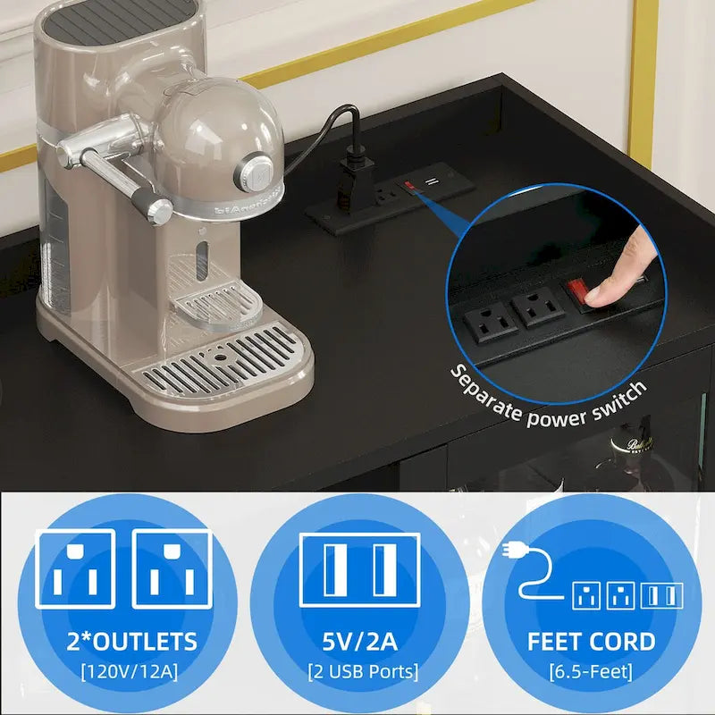 Meuble bar à vin avec casier 20 bouteilles, structure dorée, éclairage LED RGB, 135 cm (L) x 97 cm (H), porte vitrée, prises électriques, ports USB, bois d'ingénierie, rangement pour boissons noires