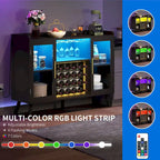 Meuble bar à vin avec casier 20 bouteilles, structure dorée, éclairage LED RGB, 135 cm (L) x 97 cm (H), porte vitrée, prises électriques, ports USB, bois d'ingénierie, rangement pour boissons noires