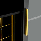 Meuble bar à vin avec casier 20 bouteilles, structure dorée, éclairage LED RGB, 135 cm (L) x 97 cm (H), porte vitrée, prises électriques, ports USB, bois d'ingénierie, rangement pour boissons noires